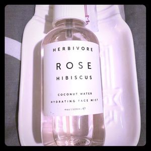 BN w/out box Herbivore hibiscus coconut face mist
